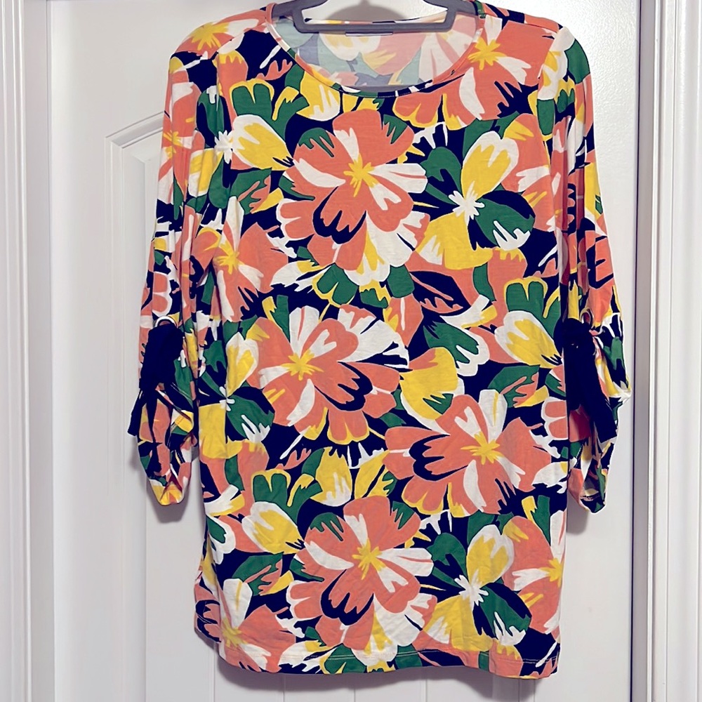 Avon~ Lovely Alexis blouse, perfect for Spring & Summer 🌸🌺🪷